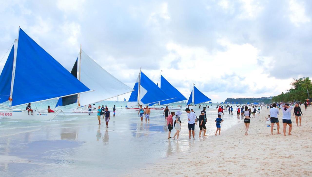 Crown Regency Beach Resort Manoc-Manoc Exteriör bild
