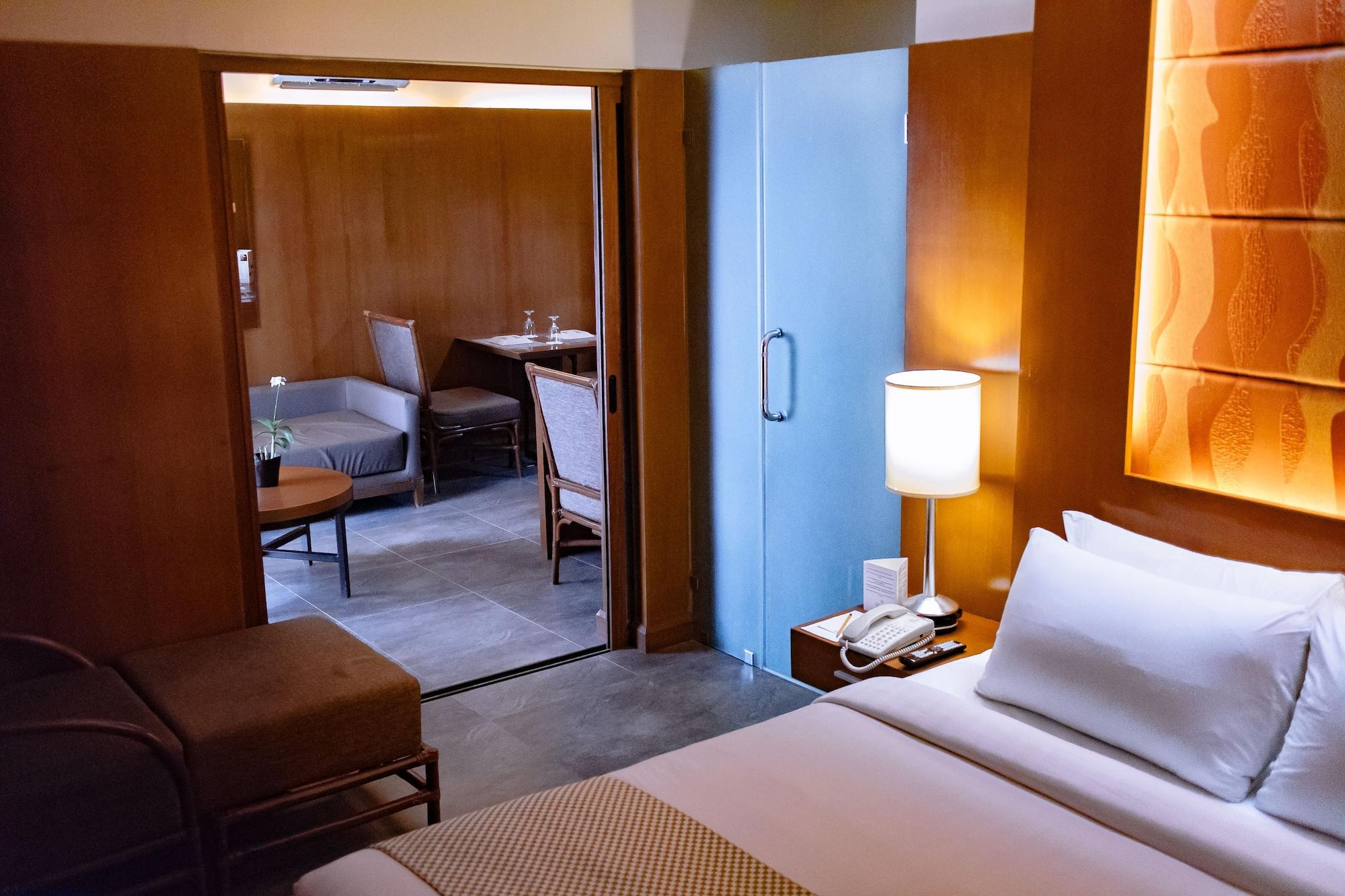 Crown Regency Beach Resort Manoc-Manoc Exteriör bild