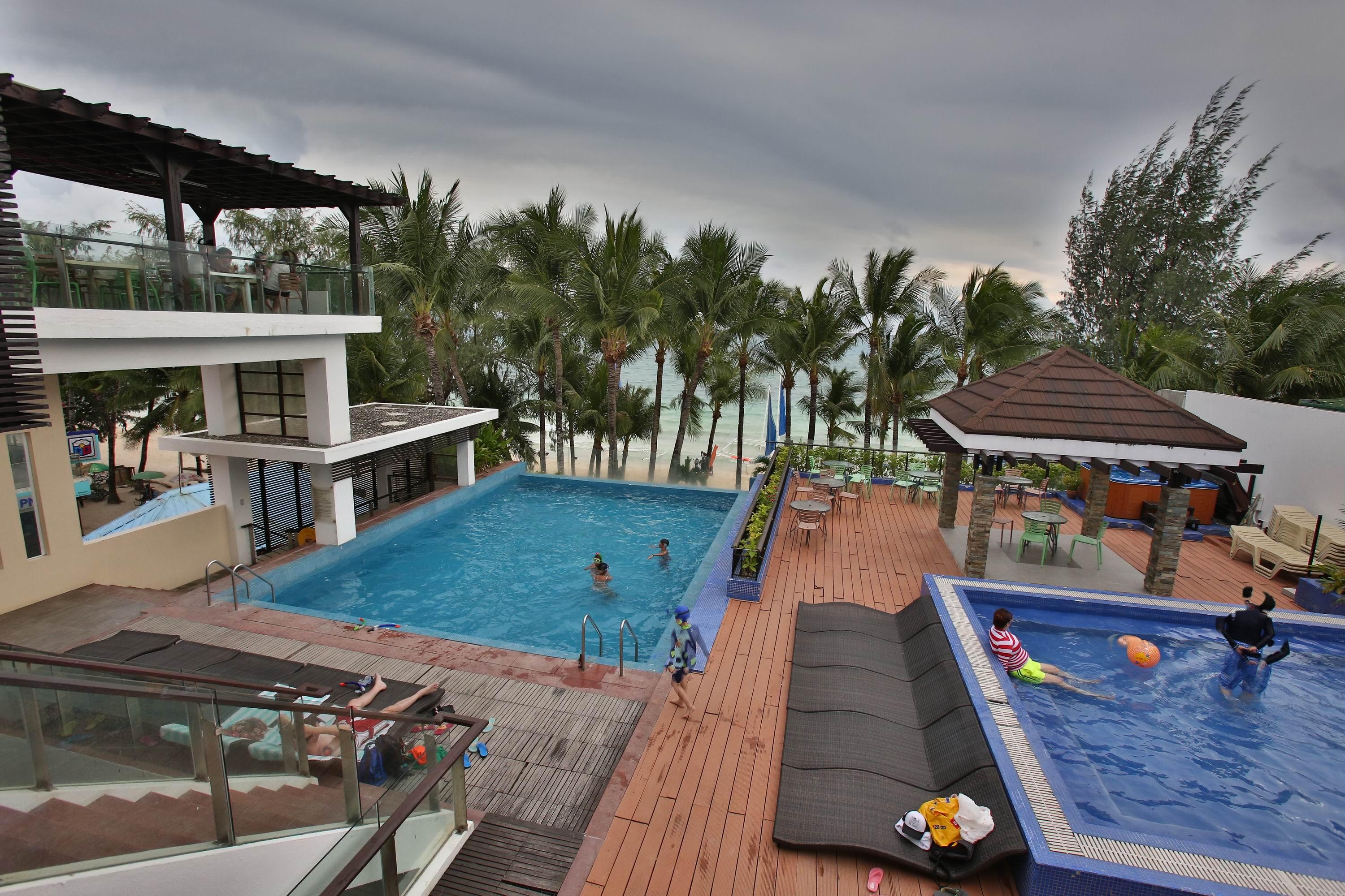 Crown Regency Beach Resort Manoc-Manoc Exteriör bild