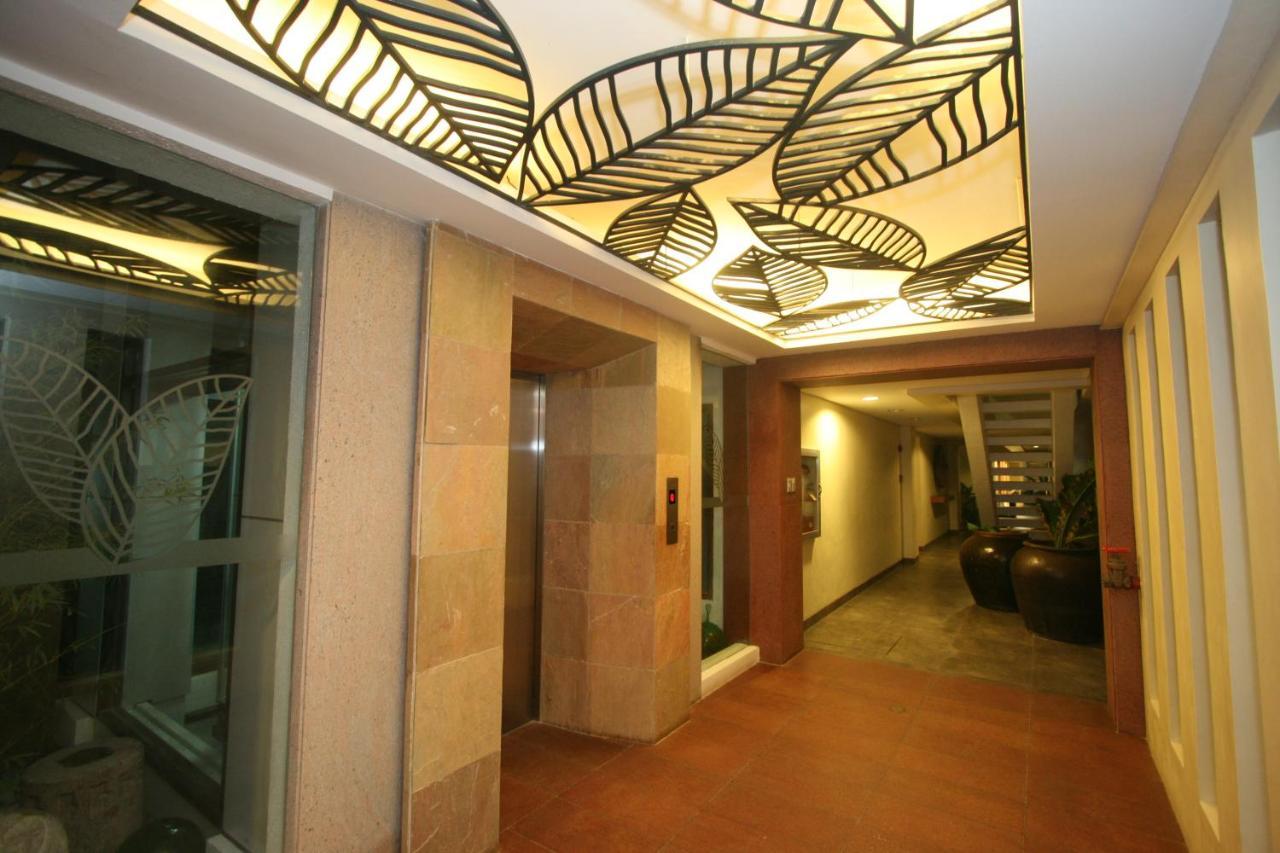 Crown Regency Beach Resort Manoc-Manoc Exteriör bild