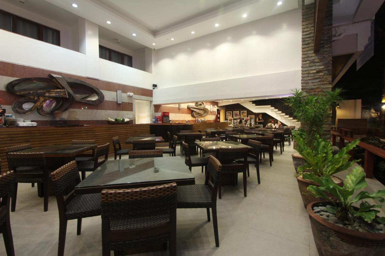 Crown Regency Beach Resort Manoc-Manoc Exteriör bild