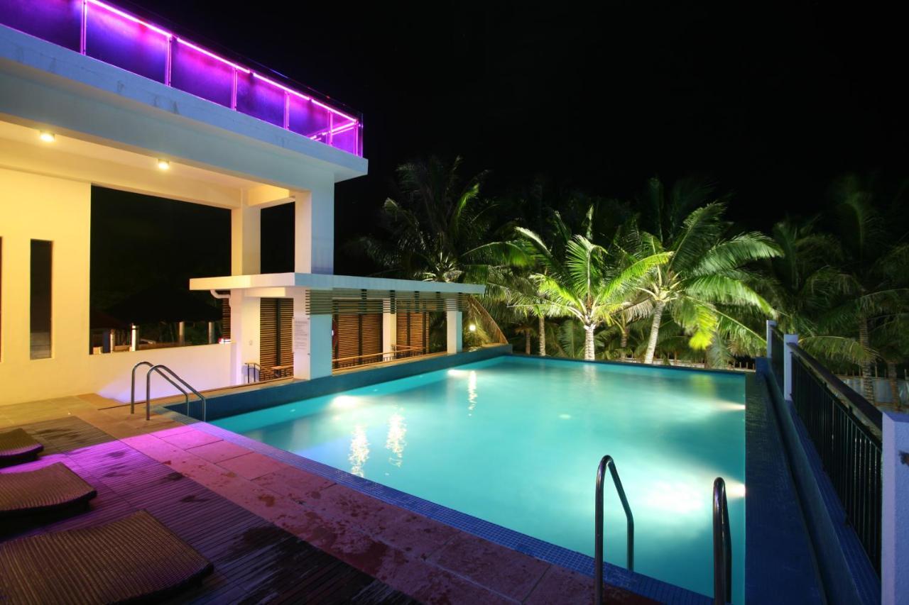 Crown Regency Beach Resort Manoc-Manoc Exteriör bild