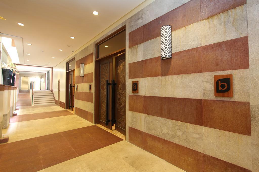 Crown Regency Beach Resort Manoc-Manoc Exteriör bild