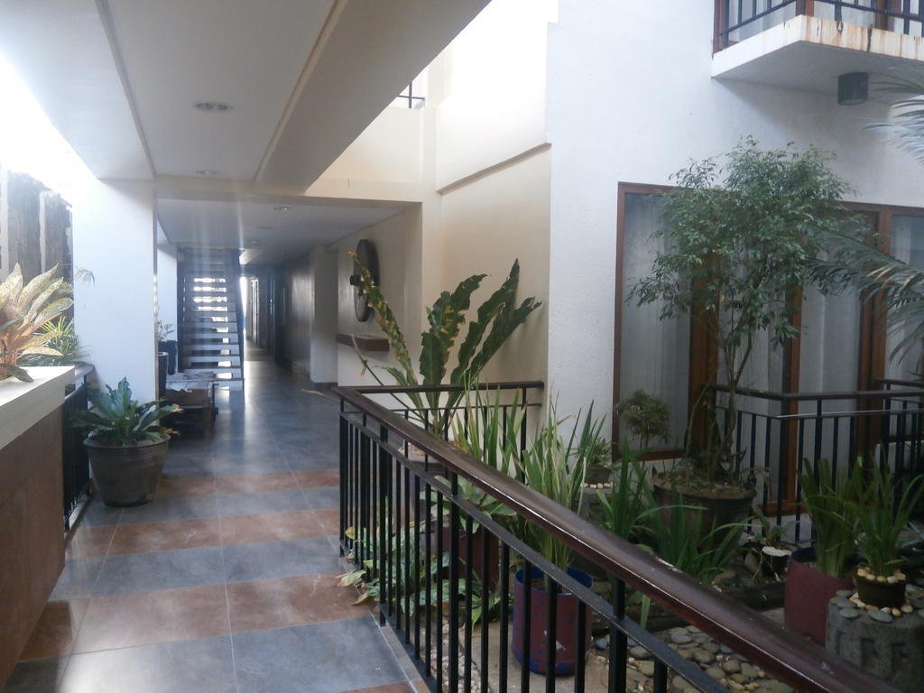Crown Regency Beach Resort Manoc-Manoc Exteriör bild