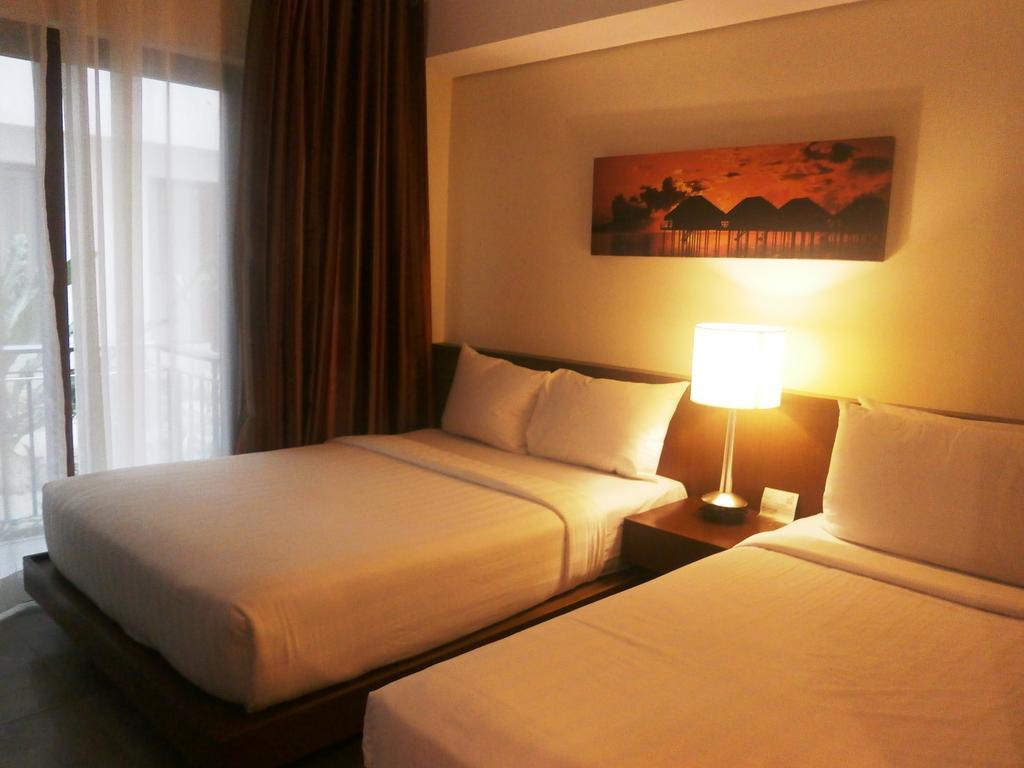 Crown Regency Beach Resort Manoc-Manoc Exteriör bild