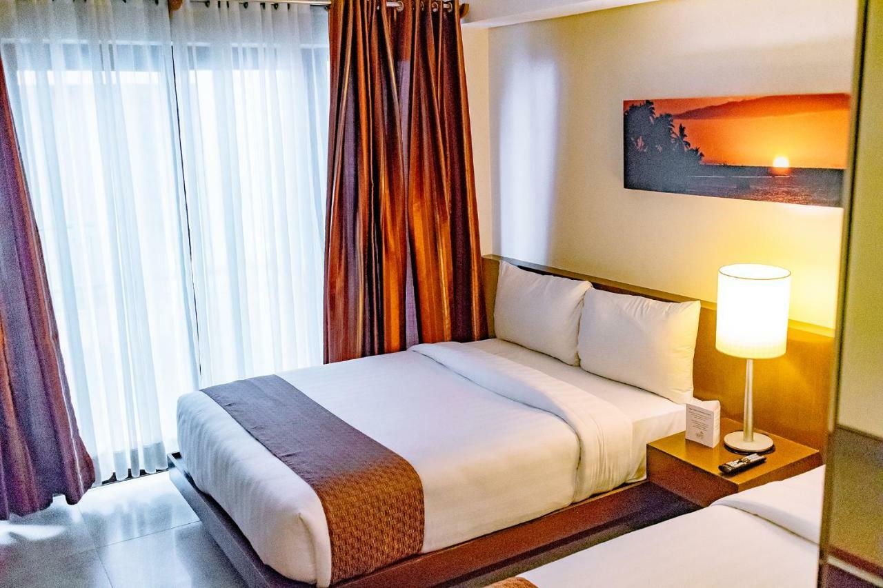 Crown Regency Beach Resort Manoc-Manoc Exteriör bild