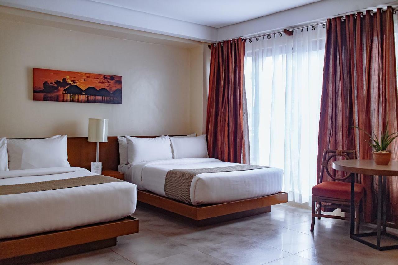 Crown Regency Beach Resort Manoc-Manoc Exteriör bild